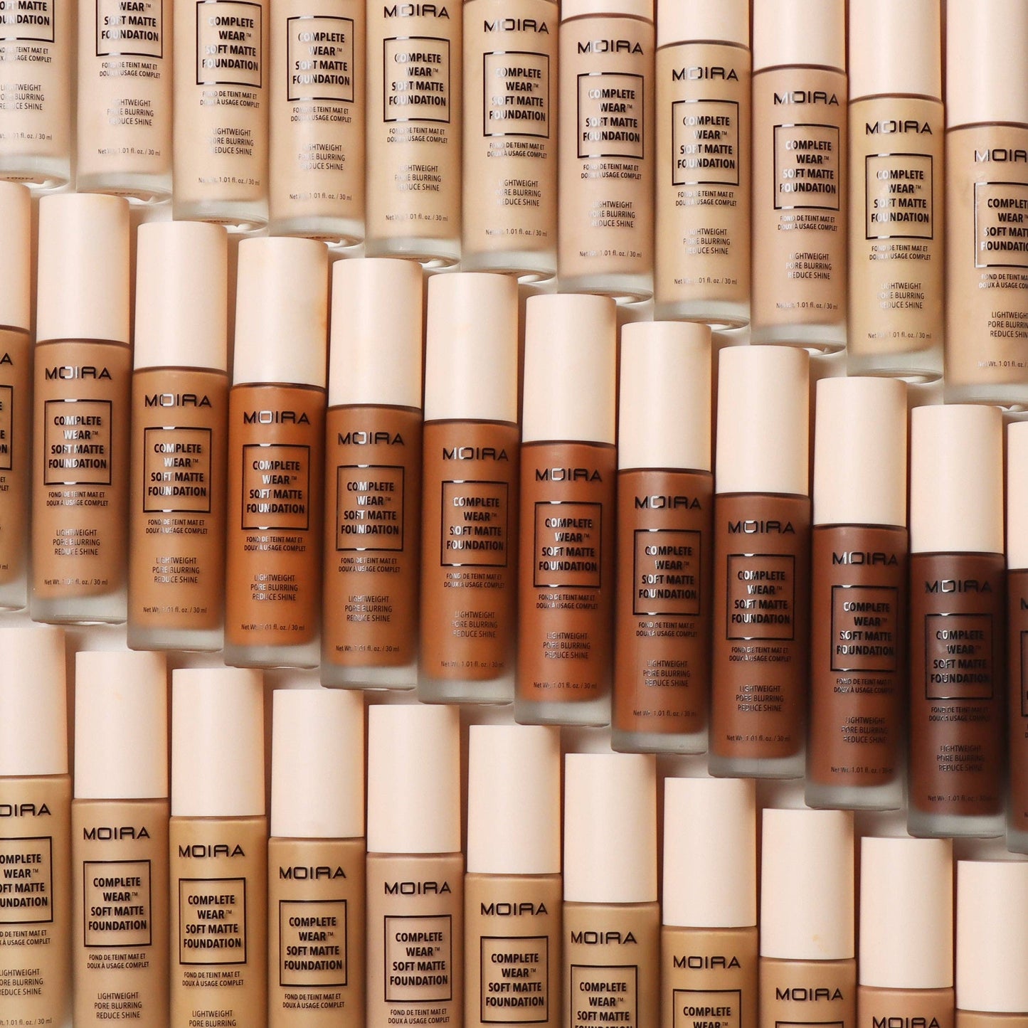 Fondotinta opaco Complete Wear™ (275N) di Moira Cosmetics
