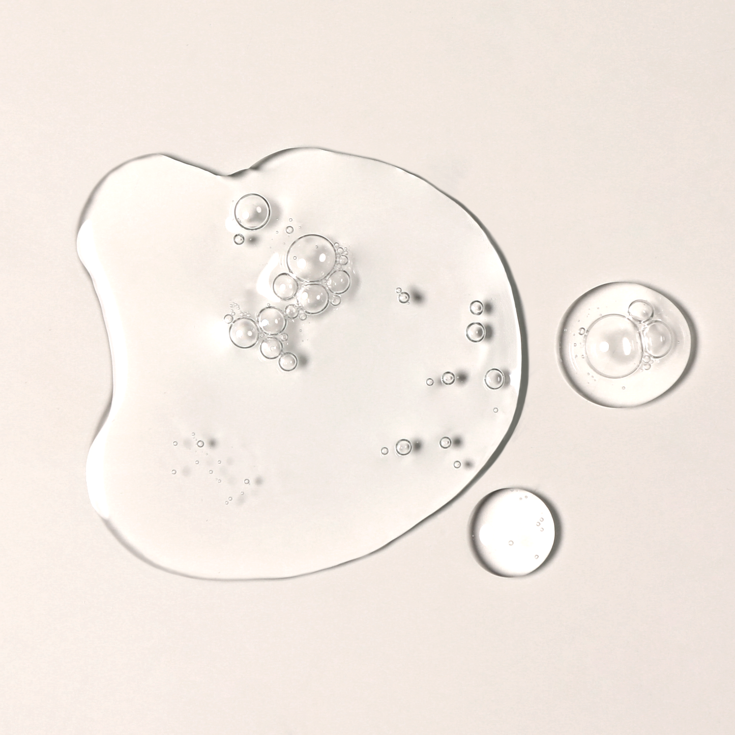 Siero Moira Cosmetics con 10% di niacinamide e 1,9% di acido salicilico per la regolazione del sebo