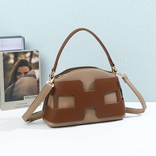 Nova (R-1994) – moderne Tasche mit gewölbter Form und kräftigem geometrischem Muster