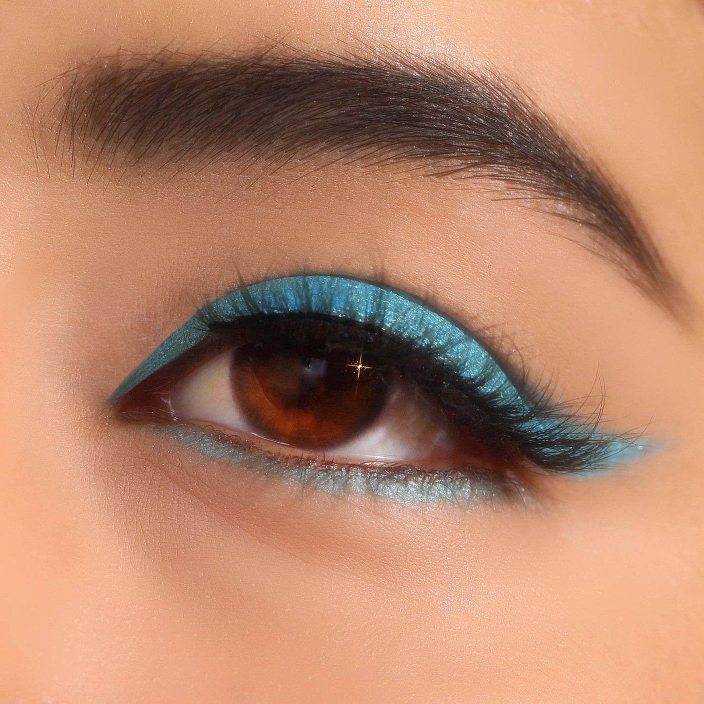 Moira Statement Shimmer Liner (017, Azzurro Cielo)