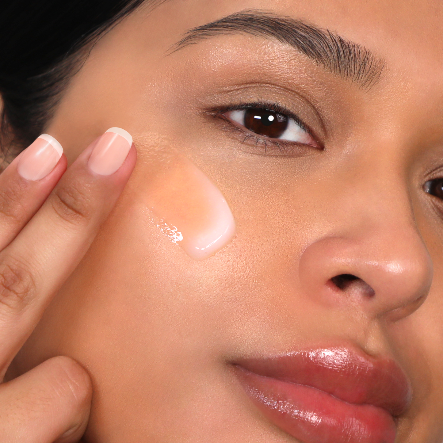 Creme hidratante para controlo da oleosidade Moira com 10% de niacinamida